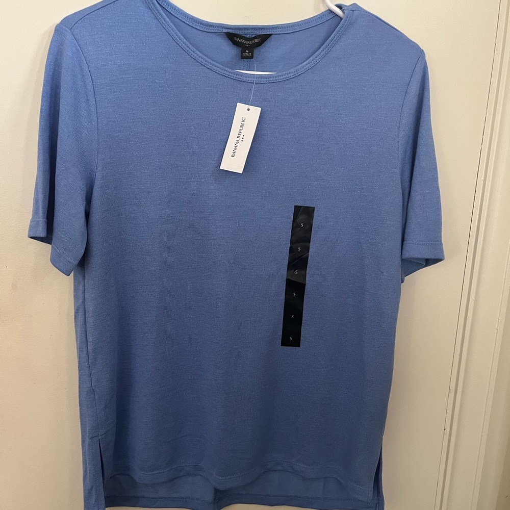 Banana Republic NWT women’s knit periwinkle top.